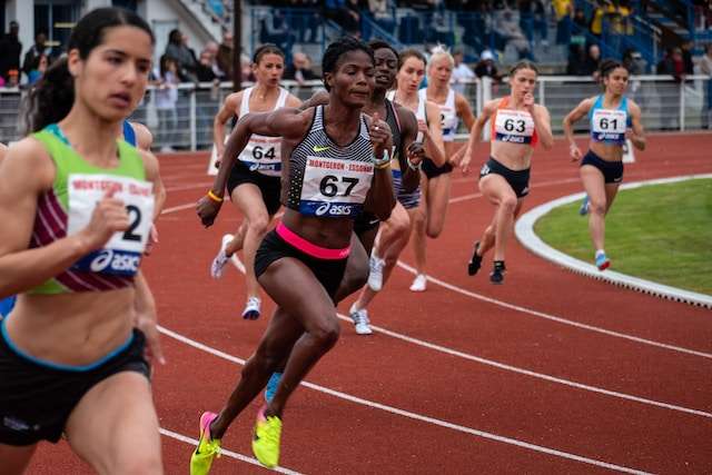 Während 39 % hauptsächlich Männersportarten verfolgen, schauen nur 9 % hauptsächlich Frauen-Sportarten